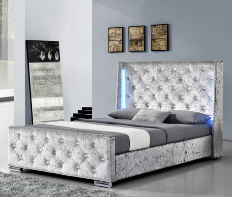 Modernes, gepolstertes Doppelbett in Crush-Samt, silberfarbenes gepolstertes Plattformbett