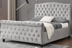 Kuschelbett aus weichem, grauem Samt, komfortables hohes Kopfteil