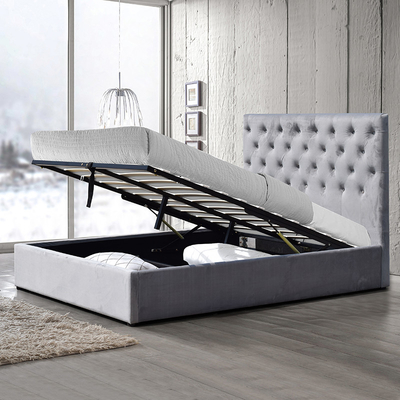 Das Besondere an dem Polsterbed Frame ist, dass man Dinge aufbewahren kann.