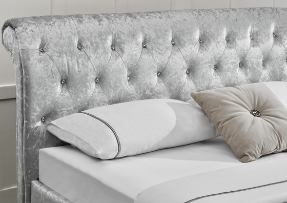 Chesterfield-Ottoman-Schlittenbett aus weichem Samt mit hydraulischen Kolben und großem Stauraum