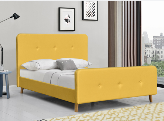 Gelbes, getuftetes, gepolstertes Plattformbett, King-Size, lässig, auf der Suche nach Schlafzimmer