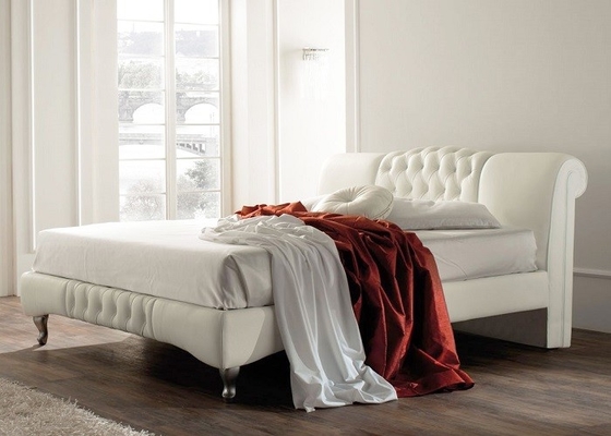 Plattform-Pferdeschlitten-Bett Soems weißes ledernes gepolstertes mit Diamond Buttons BSCI