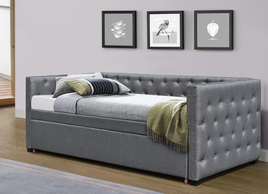 Gepolsterter Daybed der natürlichen Größe Samt Ausziehbett einzelnes Chesterfield Grey Plush ausziehen