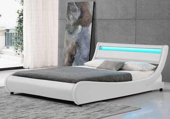 Polsterbett-Rahmen Kurven-König-Size LED weiße PU 140x200CM